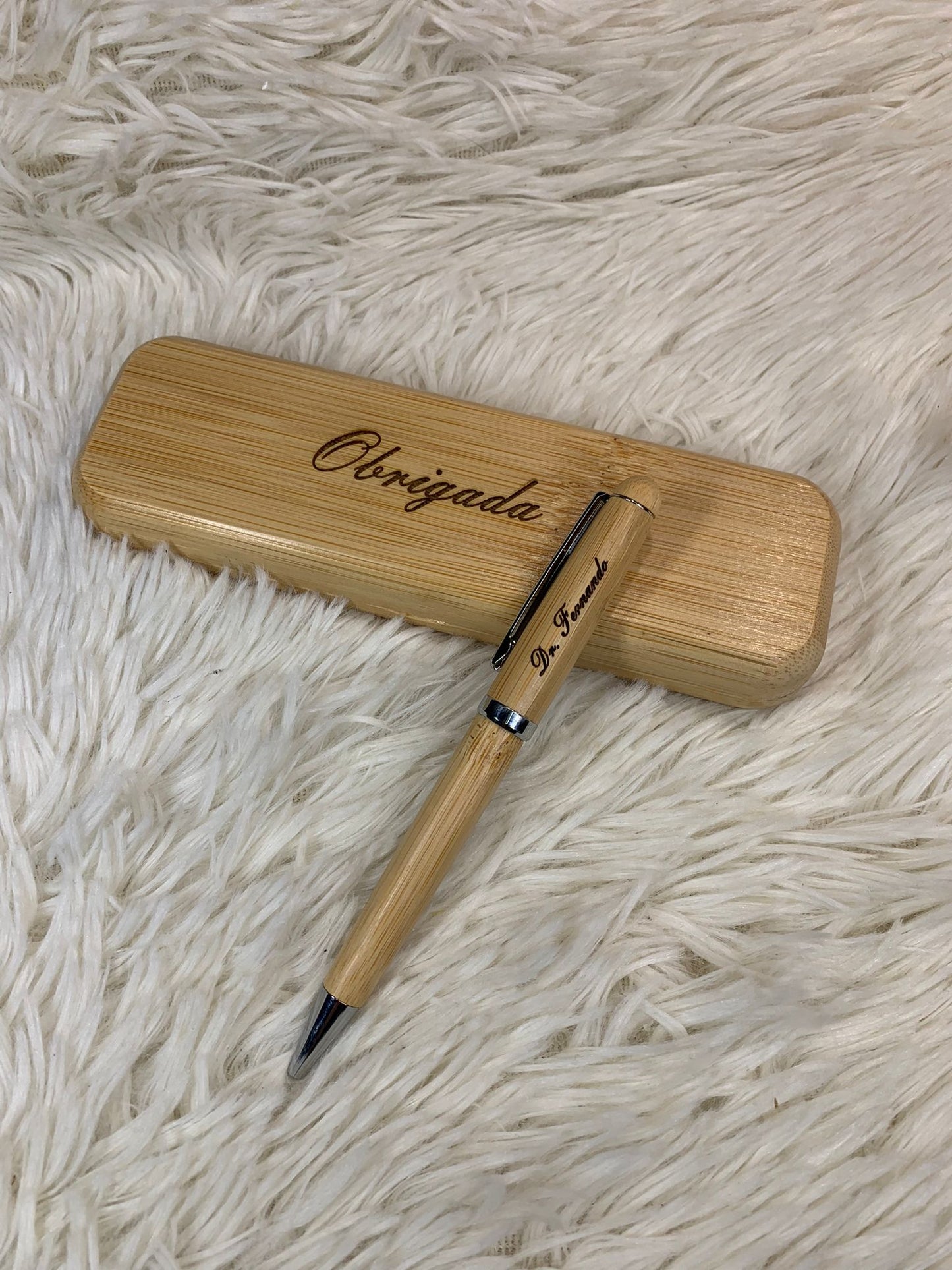 Caneta com caixa em Bambu