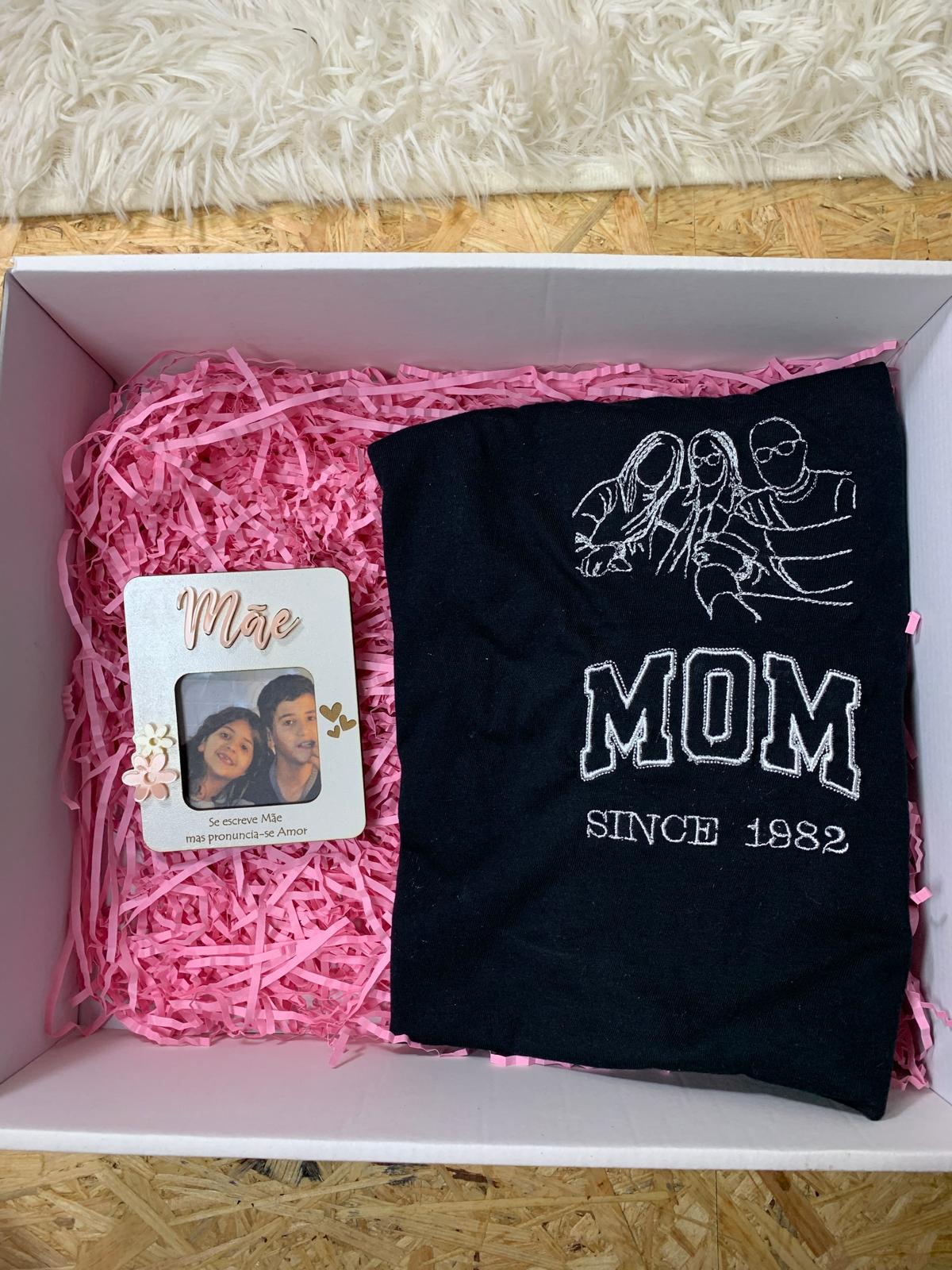 Box Especial para o Dia da Mãe – Camisola Bordada + Íman Personalizado