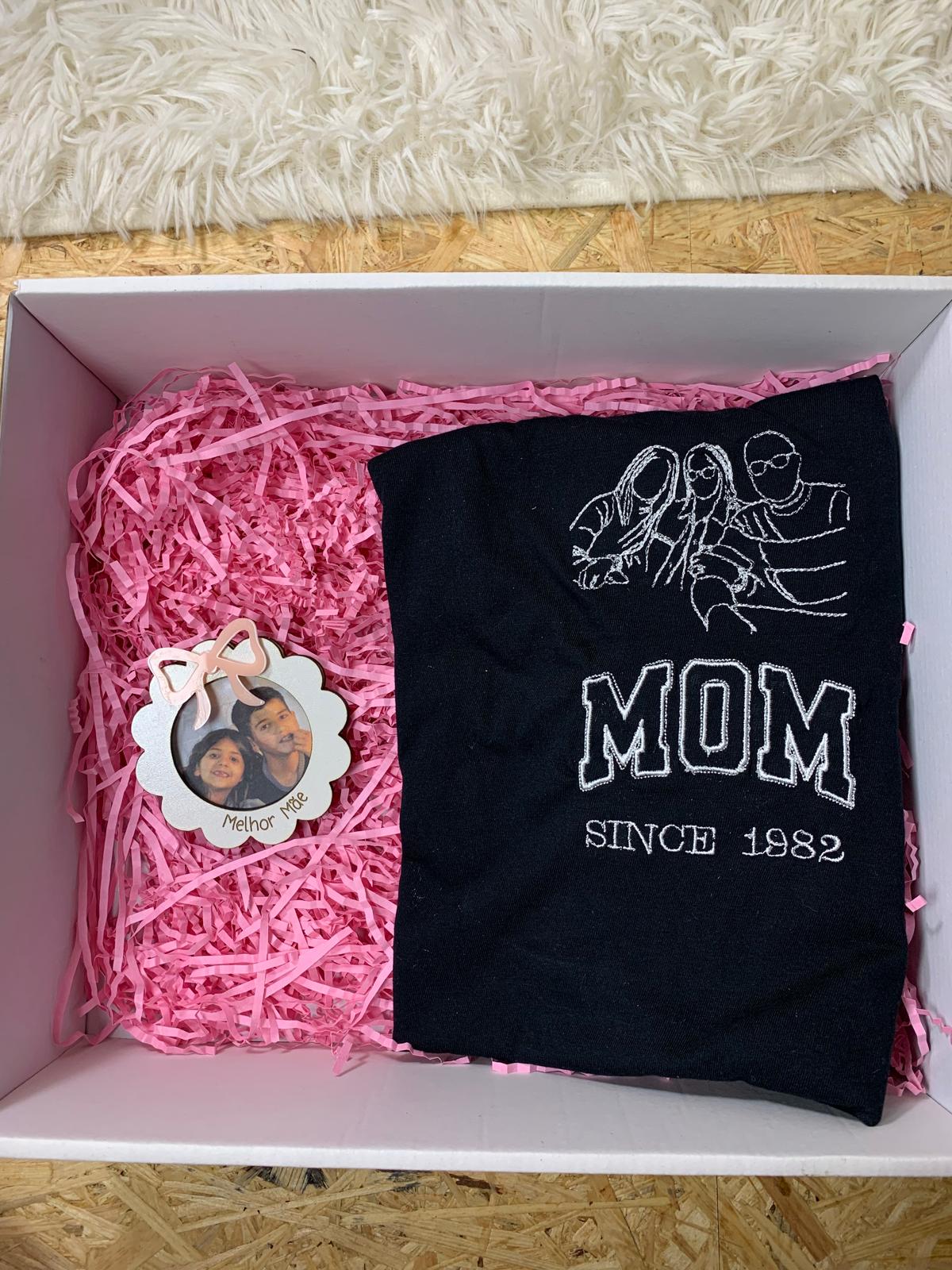 Box Especial para o Dia da Mãe – Camisola Bordada + Íman Personalizado